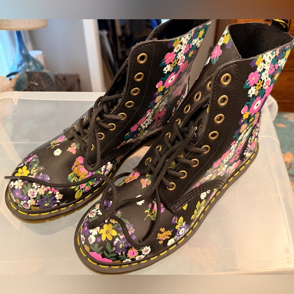 Never Worn Dr. Martens 1460 Black Floral Combat Boots - Picture 2 of 4
